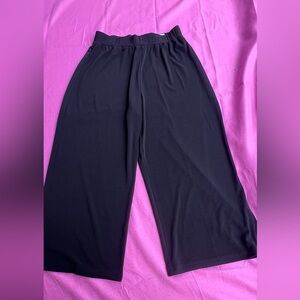 Women's Black Capris